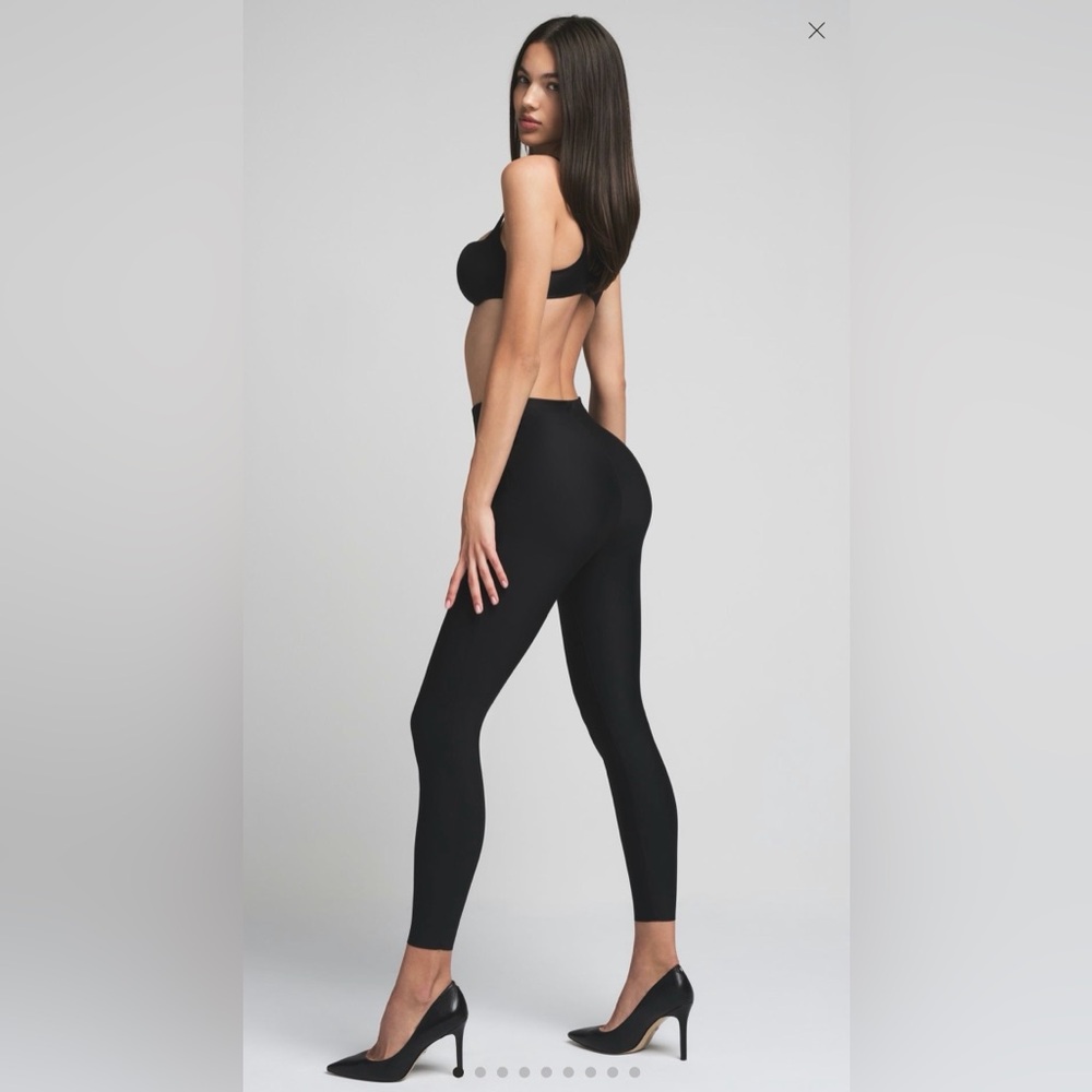 NWT SKIMS BODY BUTT ENHANCING LEGGING